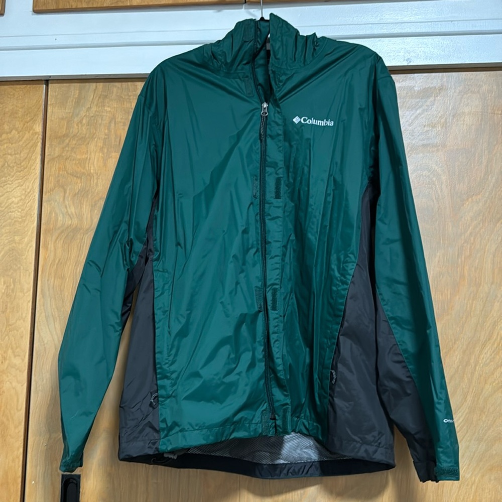 Columbia Evergreen green hooded windbreaker